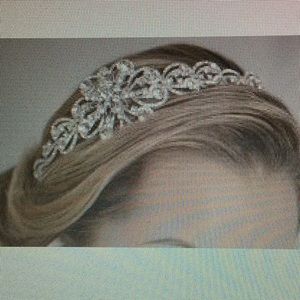 Rhinestone headband with flower to right side